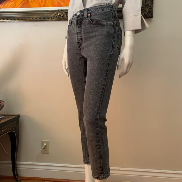 LEVI's Premium 501 Straight Leg Women's Button Fly Closure Jeans - Picture 4 of 10